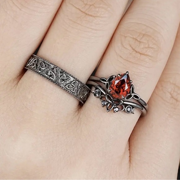 Elegant Silver and Red Gemstone Ring Set. - Picture 2 of 4
